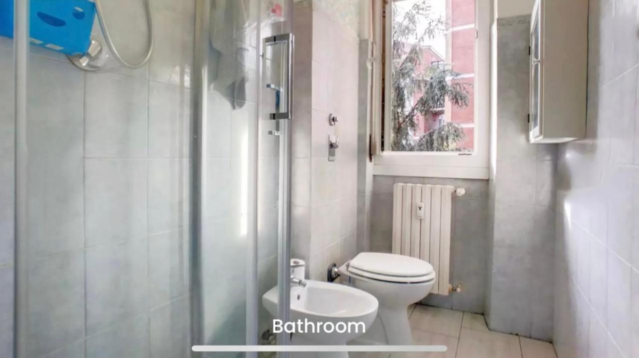 Metro Famagosta - Luminoso Con Balcone Free Wifi & Parking * Milaan