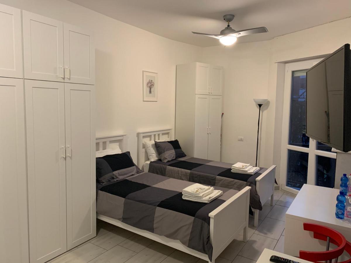 Metro Famagosta - Luminoso Con Balcone Free Wifi & Parking Appartement *