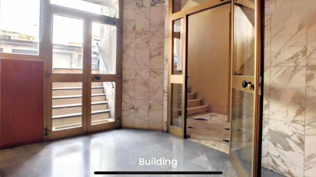 Appartement Metro Famagosta - Luminoso Con Balcone Free Wifi & Parking Milaan